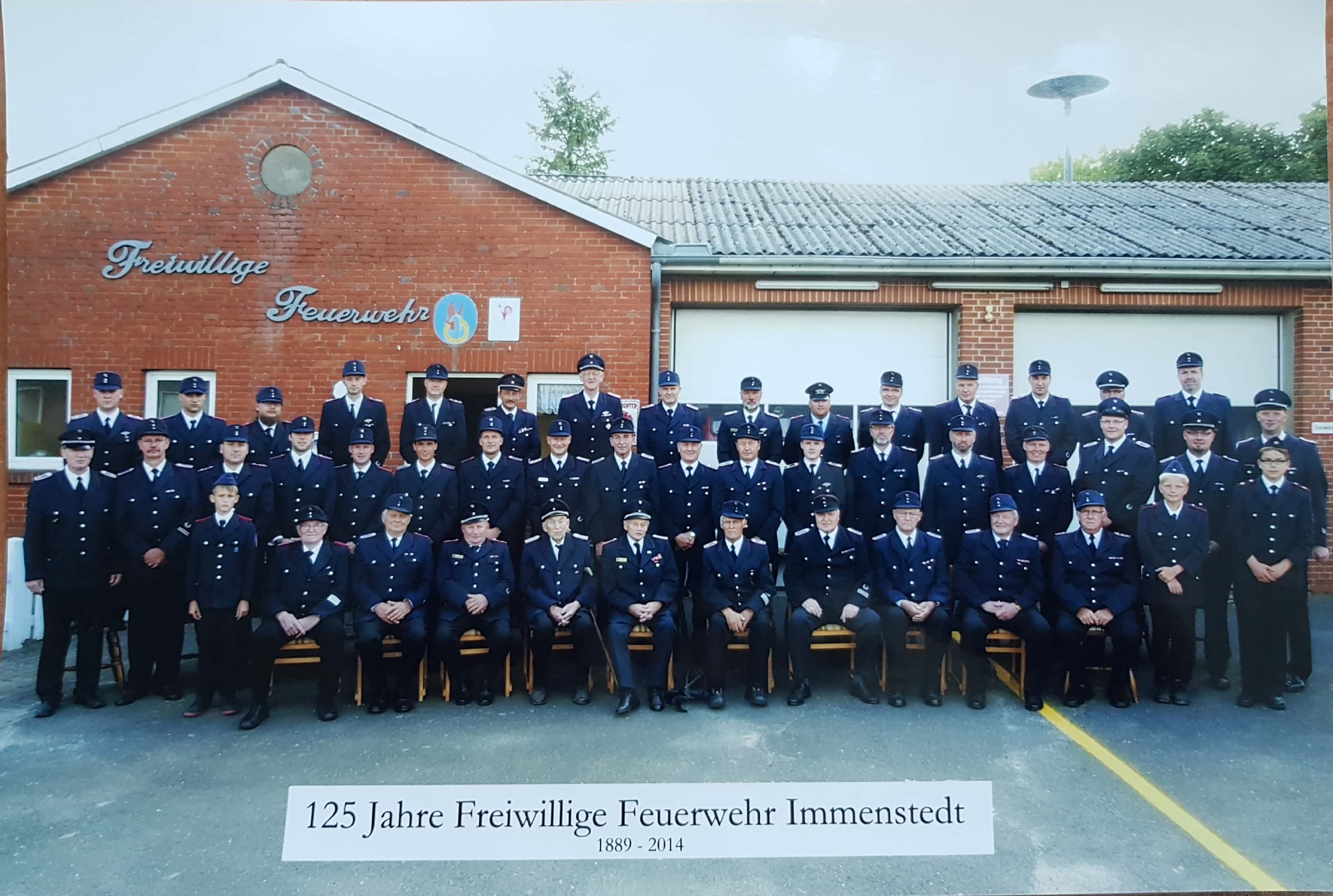 Gruppenbild Feuerwehr Immenstedt zur 125 Jahrfeier