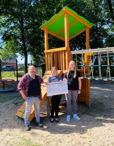 Scheckübergabe Spielplatz